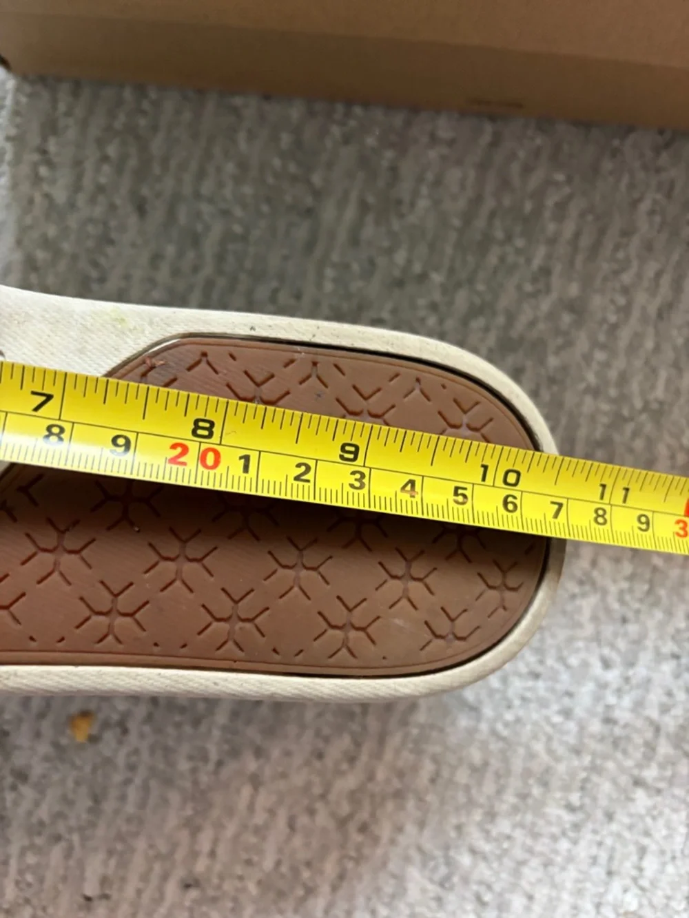 Ugg - Picture 3 of 6